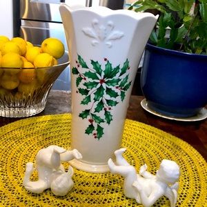 Lenox Holiday Holly Berries 9.1 Vase with Gold Trim in Original Box.